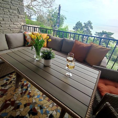 Dorka Villa Тихани Екстериор снимка