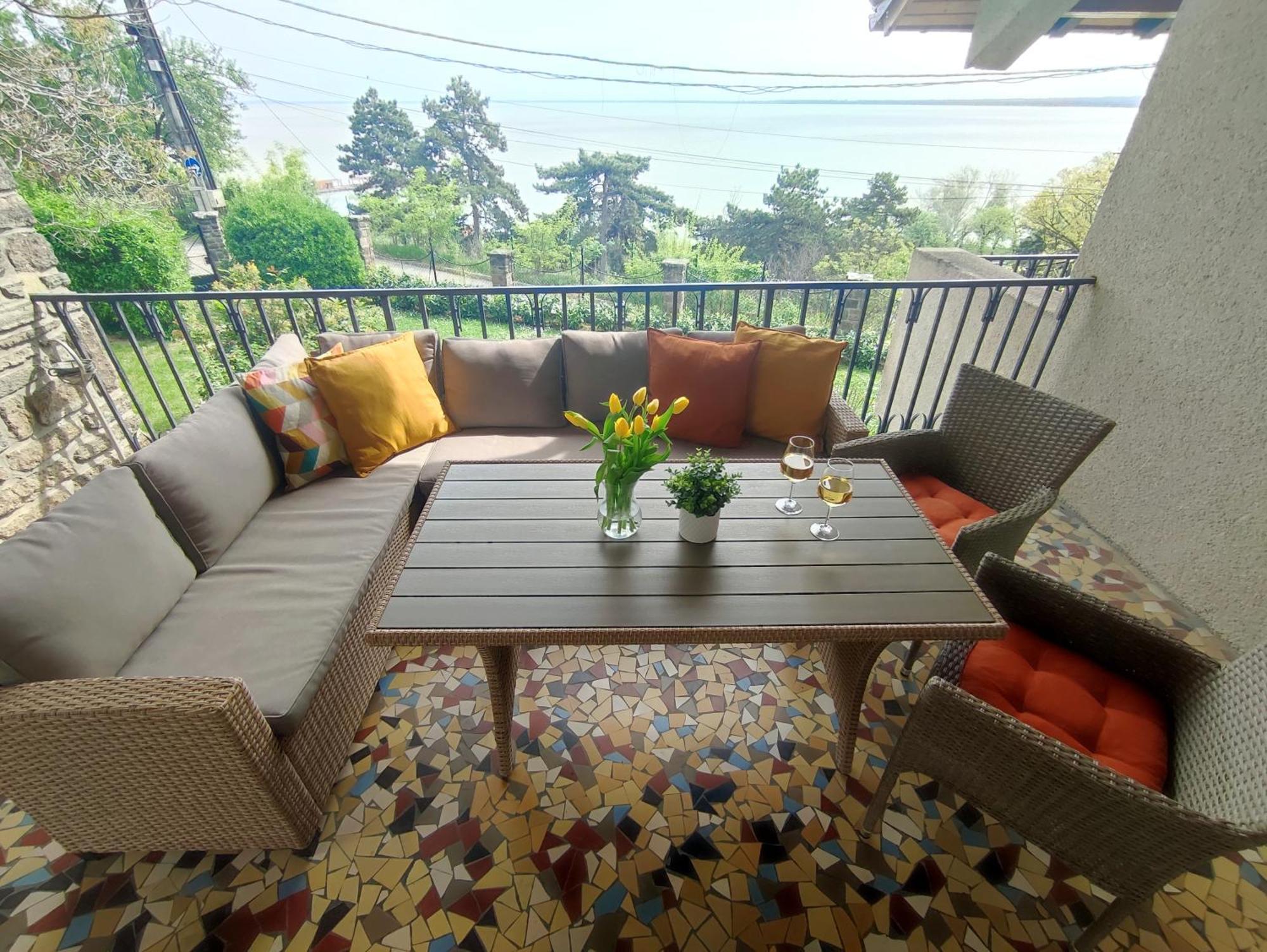Dorka Villa Тихани Екстериор снимка