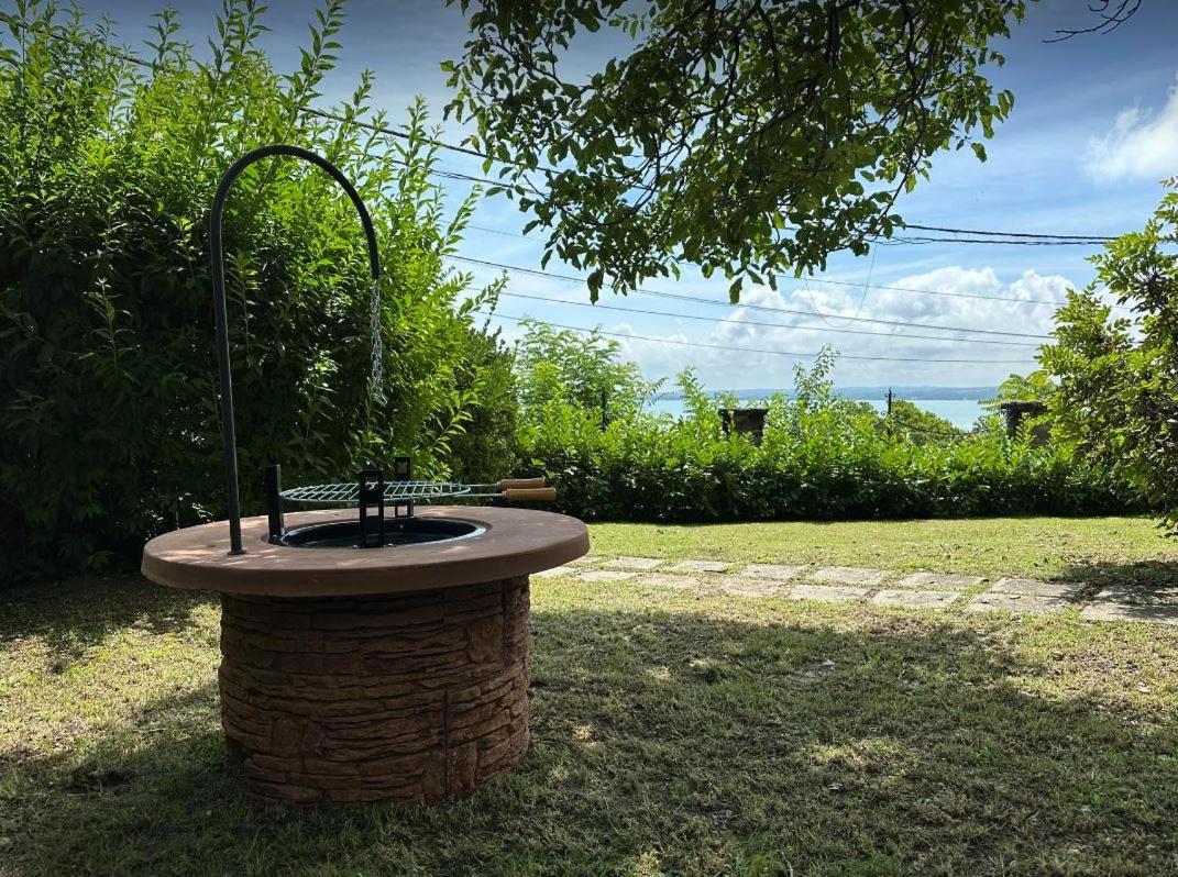 Dorka Villa Тихани Екстериор снимка